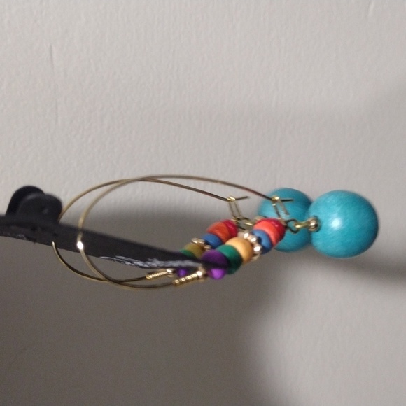 Women's Stunning Gold-Tone Colorful Kidney Wire Beaded Drop Dangle Earrings 2.5" - Picture 5 of 5